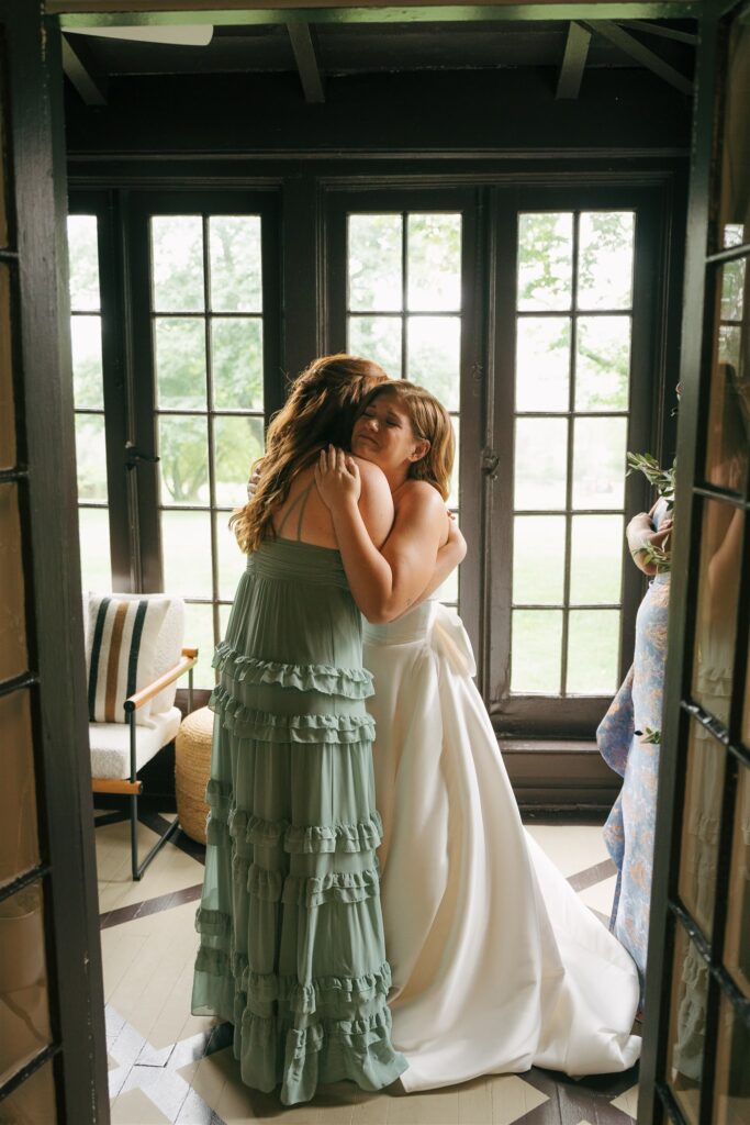 bride and her sister hugging