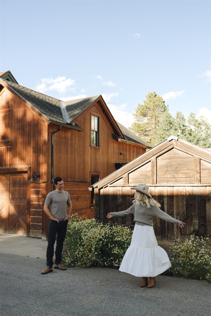 couple dancing during their photoshoot