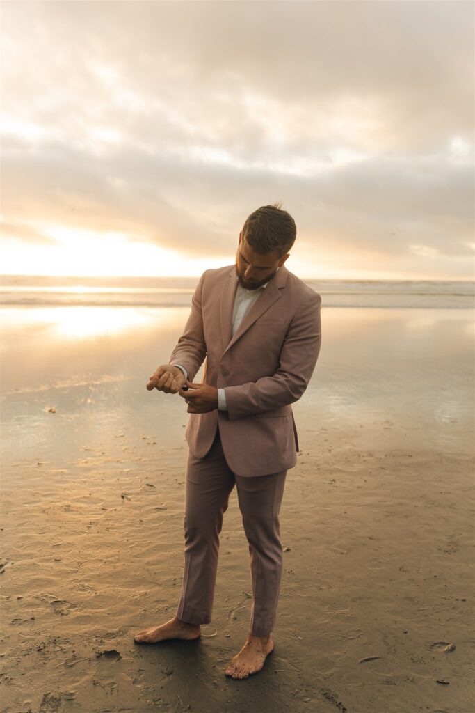 picture of the groom at his oregon coast elopement 