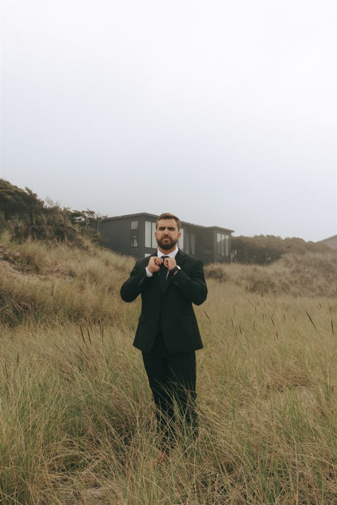 groom at his oregon coast elopement 