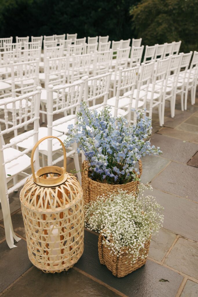 pops of color at the ceremony 