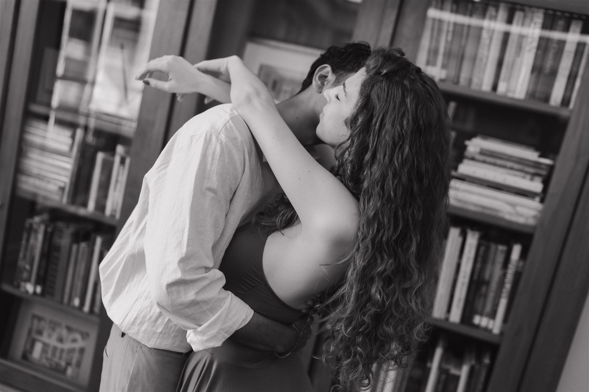 couple hugging in black and white at a library