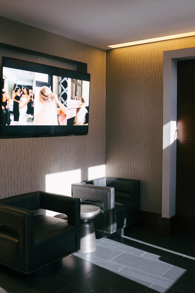 creative light in getting ready suite at nashville wedding venue 