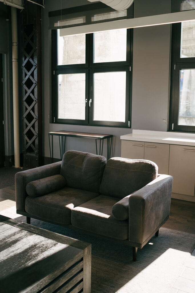 comfortable couch in getting ready suite in Nashville wedding venue 